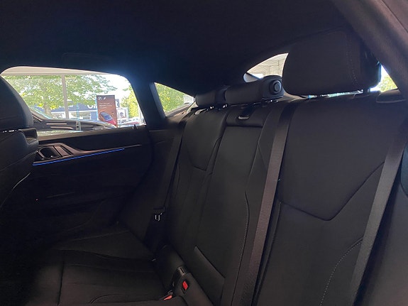 BMW i4 8 of 11