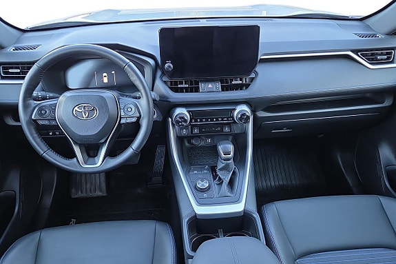 Toyota RAV4 8 of 20