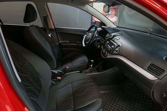 Kia Picanto 10 of 13
