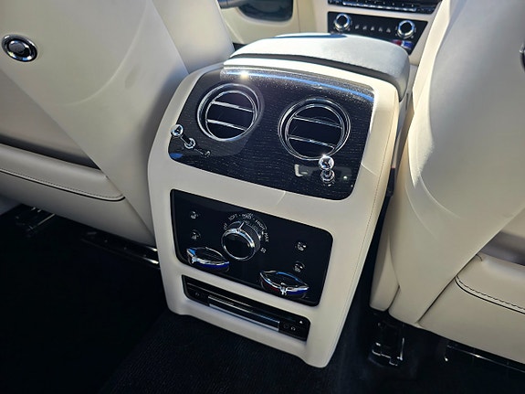 Rolls Royce Ghost 13 of 17