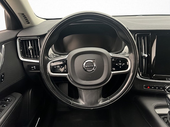 Volvo V90 Cross Country 18 of 30