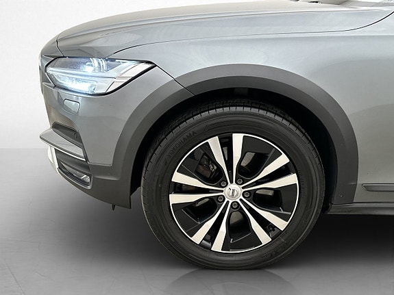 Volvo V90 Cross Country 10 of 30