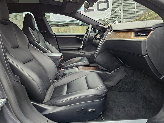 Tesla Model S 17 of 19