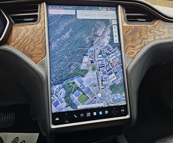 Tesla Model S 12 of 19
