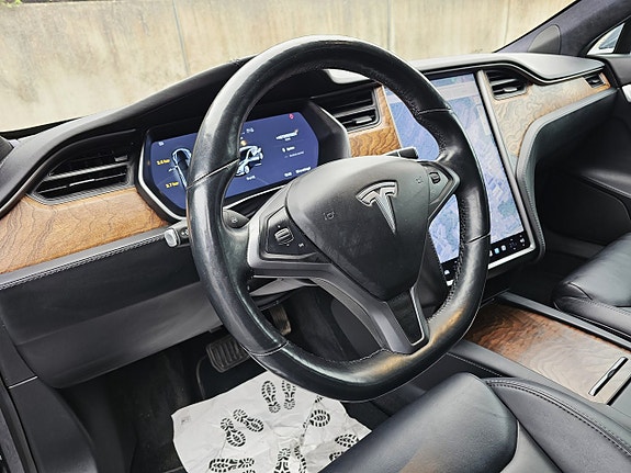 Tesla Model S 10 of 19