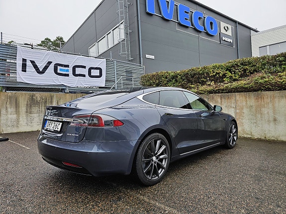 Tesla Model S 5 of 19