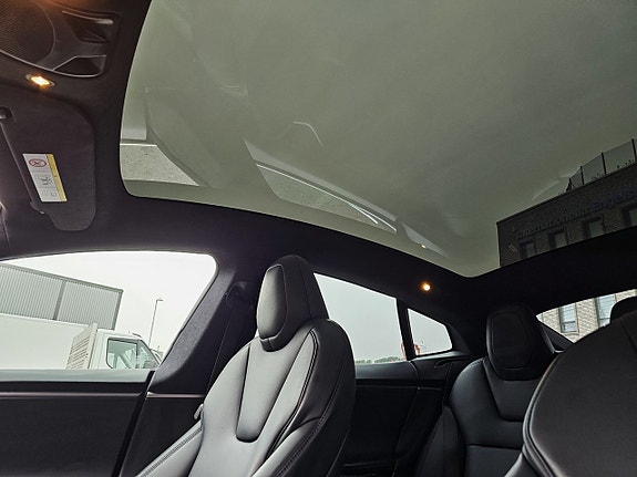 Tesla Model S 14 of 19