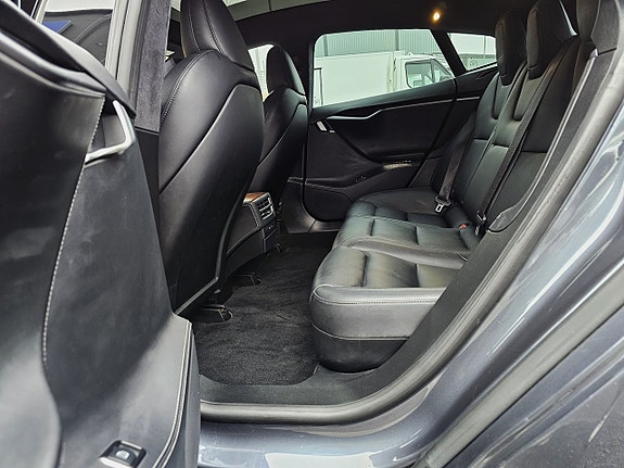 Tesla Model S 16 of 19