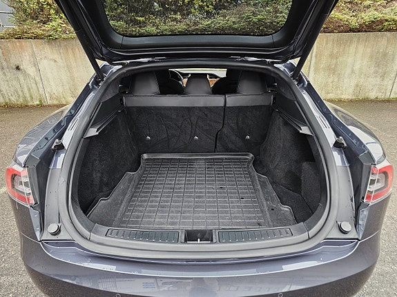 Tesla Model S 8 of 19