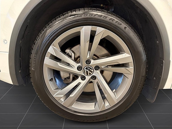 Volkswagen Tiguan Allspace 14 of 18