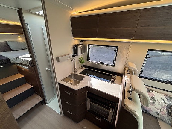 Adria CORAL SUPREME 670 SL Långbäddar - Alde Dieselpanna - 180hk&Automat - Lyxig! 17 of 24
