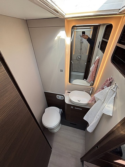 Adria CORAL SUPREME 670 SL Långbäddar - Alde Dieselpanna - 180hk&Automat - Lyxig! 22 of 24