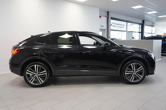 Audi Q3 3 of 17