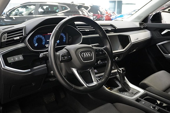 Audi Q3 2 of 17