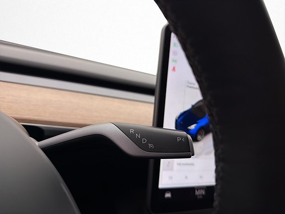Tesla Model Y 17 of 30