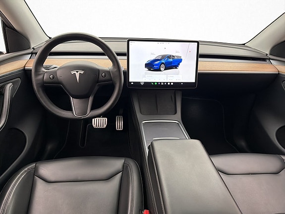 Tesla Model Y 14 of 30