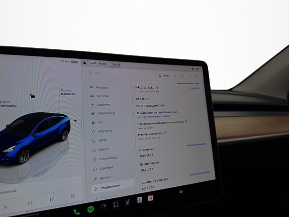 Tesla Model Y 26 of 30