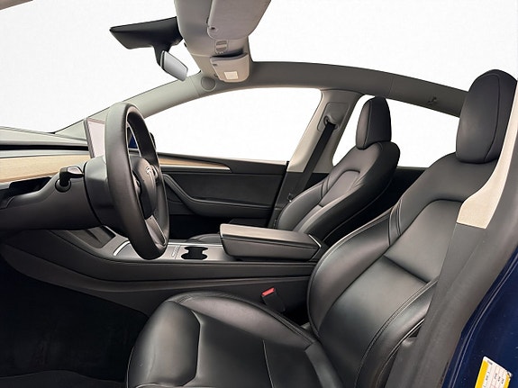Tesla Model Y 12 of 30