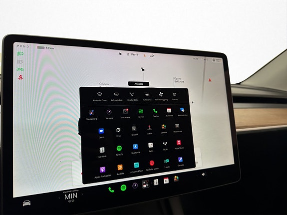 Tesla Model Y 21 of 30