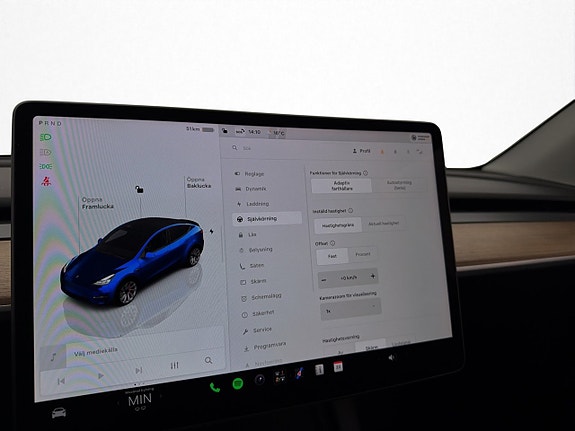 Tesla Model Y 25 of 30