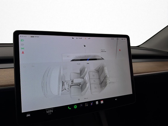 Tesla Model Y 24 of 30