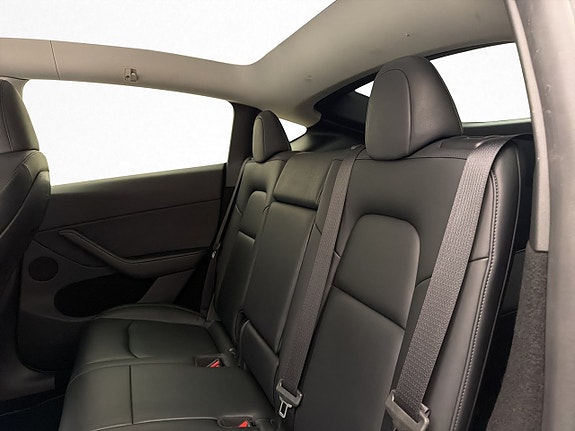 Tesla Model Y 29 of 30