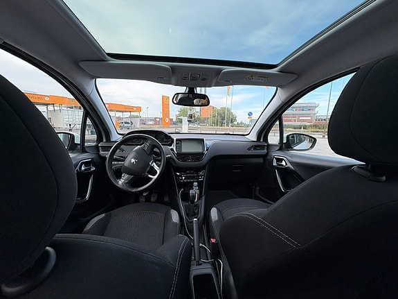 Peugeot 208 6 of 8