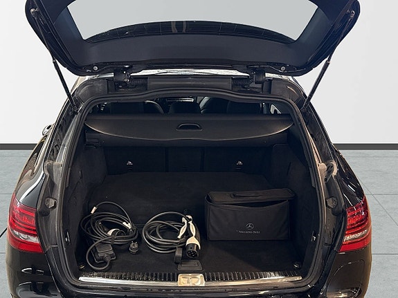Mercedes-Benz C300 8 of 10