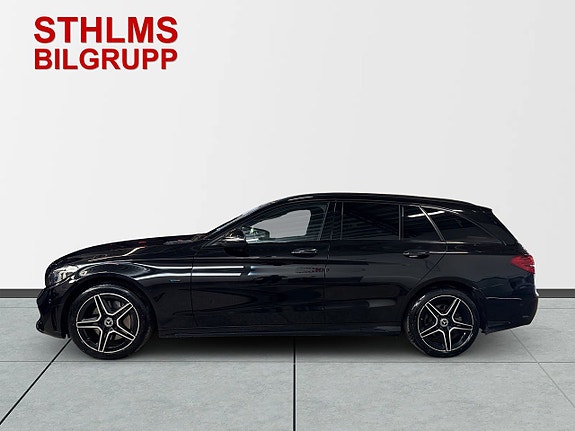 Mercedes-Benz C300 2 of 10