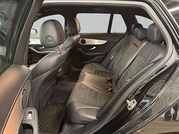 Mercedes-Benz C300 7 of 10