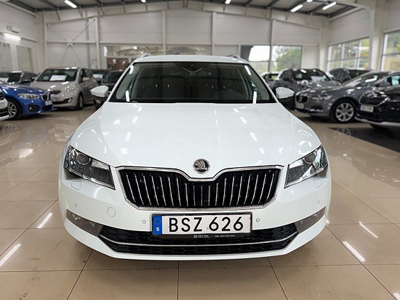 Skoda Superb 2 of 17