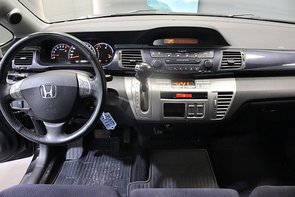 Honda FR-V 18 of 21