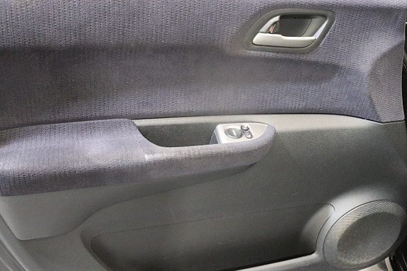Honda FR-V 15 of 21