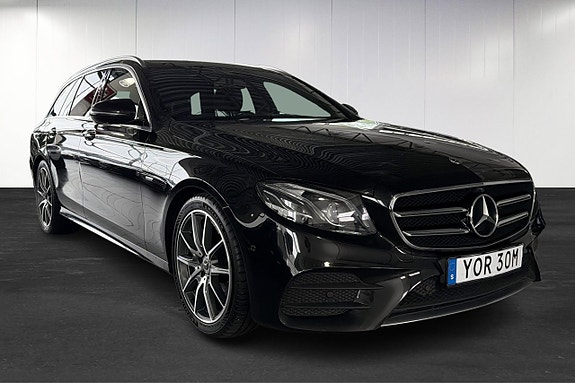 Mercedes-Benz E220 2 of 11