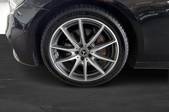 Mercedes-Benz E220 5 of 11