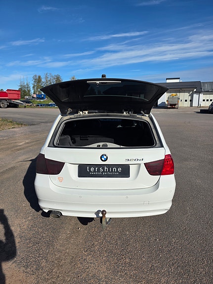 BMW 320d 4 of 6