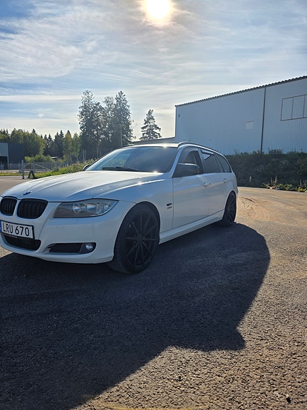 BMW 320d 2 of 6