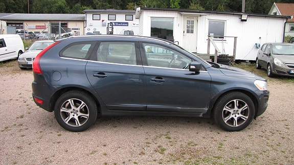 Volvo XC60 2 of 10