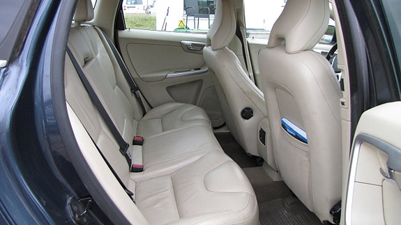 Volvo XC60 7 of 10