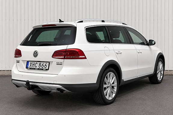 Volkswagen Passat Alltrack 3 of 22