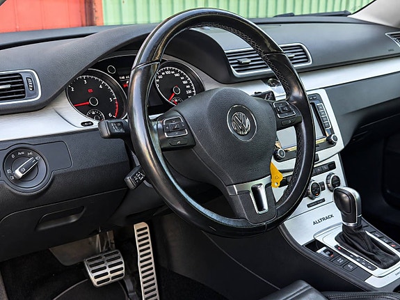 Volkswagen Passat Alltrack 7 of 22