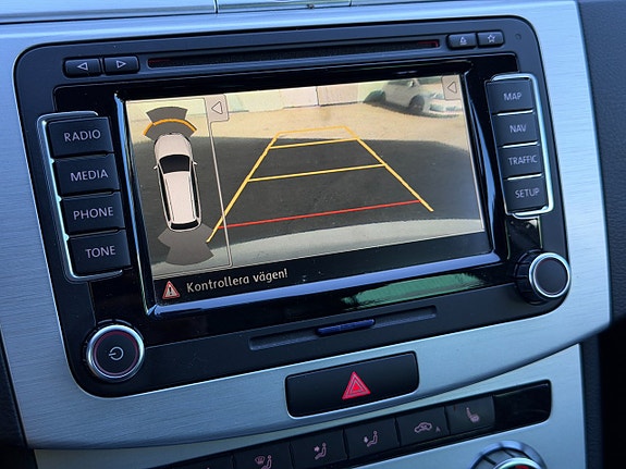 Volkswagen Passat Alltrack 16 of 22
