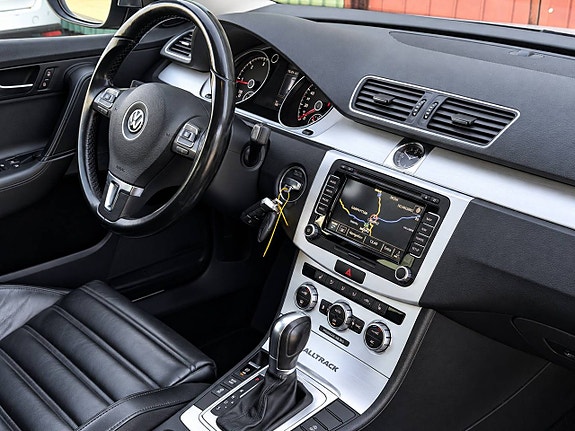 Volkswagen Passat Alltrack 10 of 22