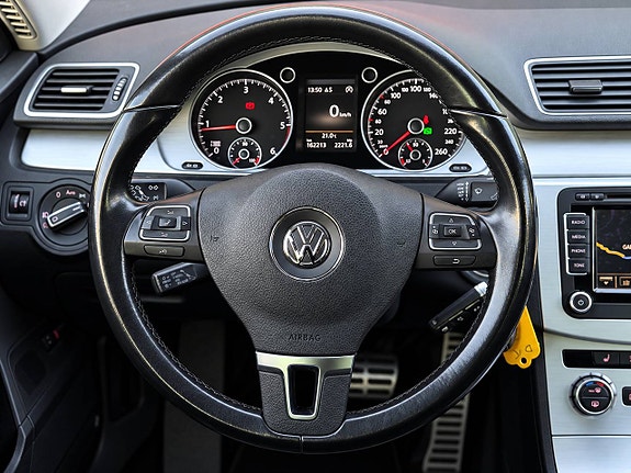 Volkswagen Passat Alltrack 14 of 22