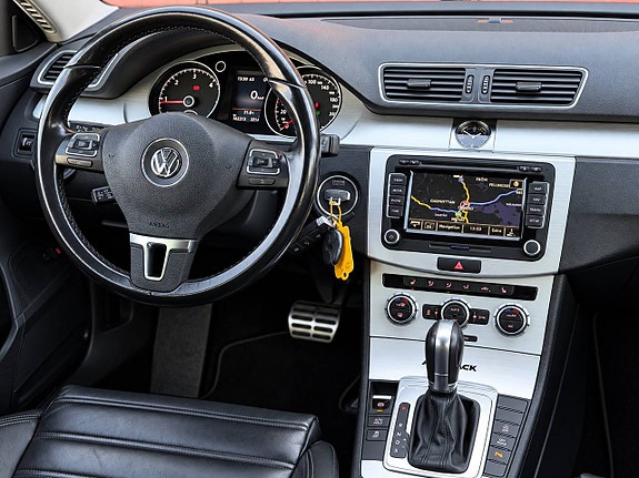 Volkswagen Passat Alltrack 13 of 22