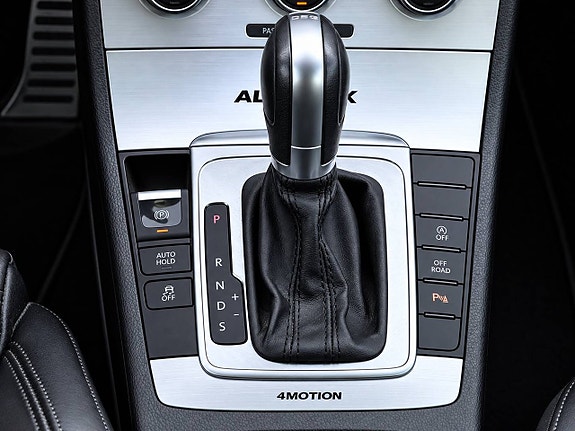 Volkswagen Passat Alltrack 17 of 22