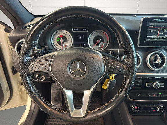 Mercedes-Benz A180 16 of 22