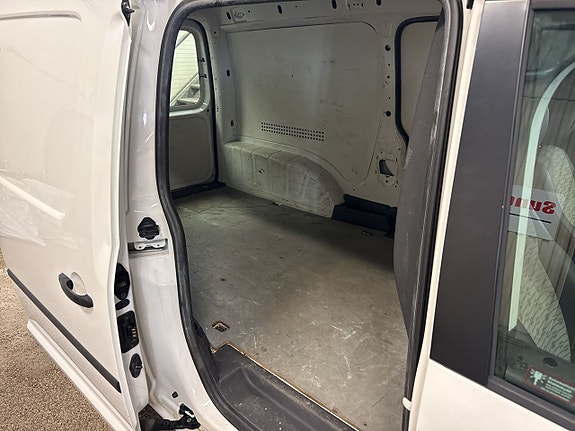 Volkswagen Caddy Maxi 12 of 18