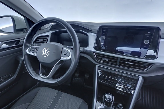 Volkswagen T-Roc 8 of 23