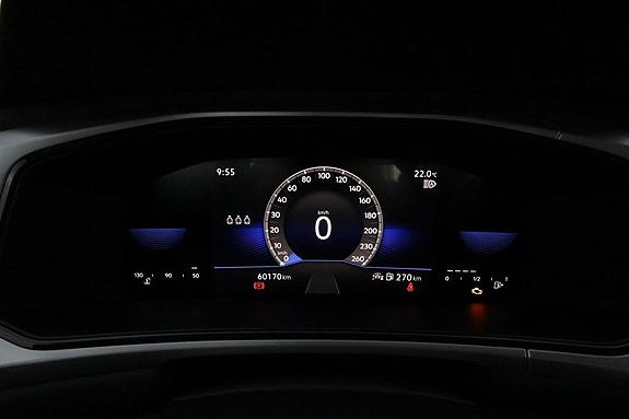 Volkswagen T-Roc 17 of 23